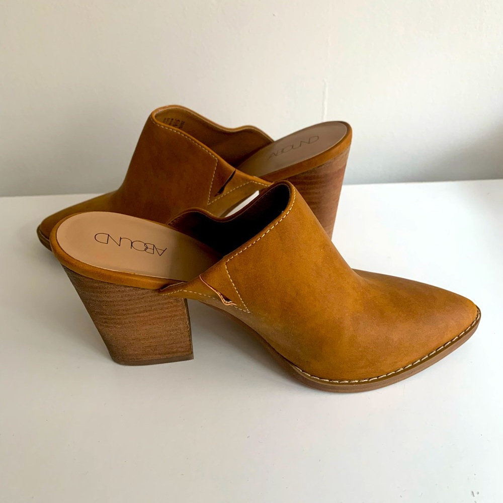 Brand New! Abound 5.5 heeled mules!